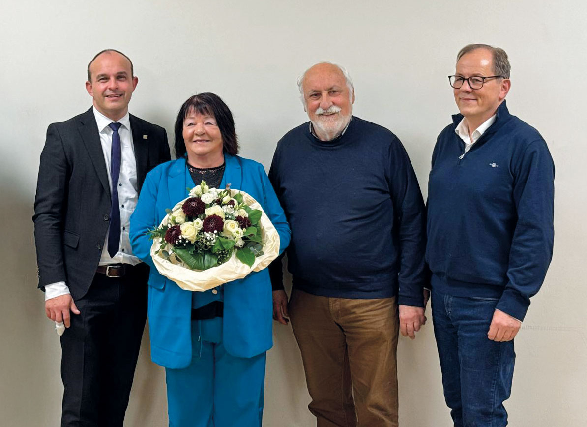 Rita Filipp (2.v.links) freut sich ber die Auszeichnung. Lutz Khler, Kurt Filipp und Brgermeister Stephan Brockmann (v.l.) freuen sich mit. Foto: CDU Eppertshausen